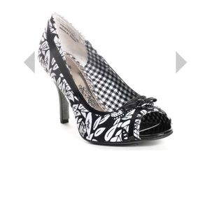 Naughty Monkey Nature Calls peep toe heels 9.5